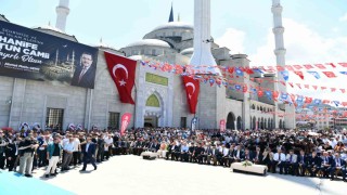 Doğu Karadenizin en büyük camisi Hanife Hatun Camii ibadete açıldı