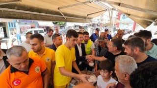 Dörtyolda orman yangınında şehit düşen kahramanlar için helva dağıtıldı