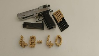 Düğün konvoyunda havaya ateş eden şahıstan silah ve mermi ele geçirildi