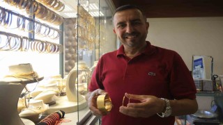 Düğünde takılan sahte ve gramajı düşük altınlarla hayal kırıklığı yaşamak istemeyen çiftlere altın değerinde tavsiye