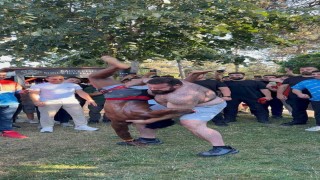 Dünyaca ünlü yayıncı Speed, Çekmeköyde yağlı güreş yaptı