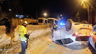 Duvara ve başka bir araca çarpıp takla attı, araçtan çıkıp kayıplara karıştı