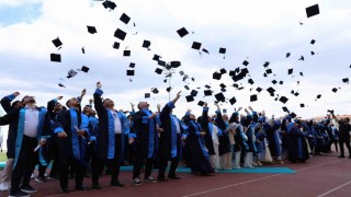 Düzce Üniversitesinde mezuniyet coşkusu