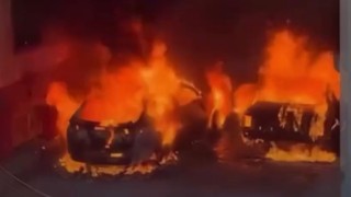 Edirnede 2 otomobil kundaklandı