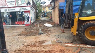 Edirnede lağım suları caddeyi bastı