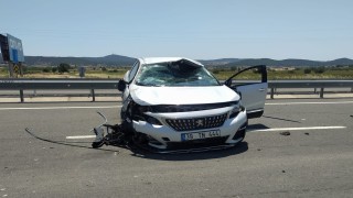 Edirnede otomobil radar uygulaması yapan polis aracına çarptı: 1i polis 2 yaralı