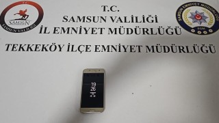 Ehliyet sınavına girerken göğüs kafesinin çukuruna gizlediği cep telefonuyla yakalandı