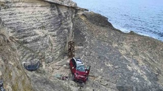 El frenini çekmeyi unutunca Pembe Kayalardan uçtular