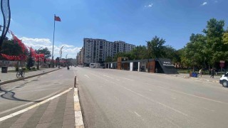 Elazığda sıcaklık 40 dereceye yaklaştı, caddeler boş kaldı