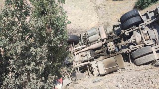 Elazığda tır devrildi: 1 yaralı