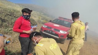 Elazığda yeniden başlayan örtü yangınına müdahale ediliyor