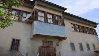 Elazığdaki Kırk kapılı konak tarihe ışık tutmaya devam ediyor