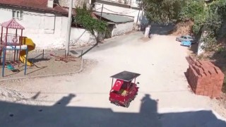 Elektrikli motosiklete taktığı güneş paneli ile tasarruf sağlayıp, aracın menzilini artırdı
