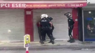 Elinde bıçakla rahatsızlık veren şahıs, etkisiz hale getirildi