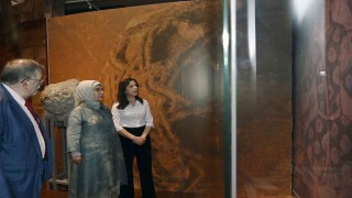 Emine Erdoğan Anadolu Selçukluları Sergisini ziyaret etti