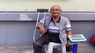 Engelli aracıyla Hamamyoluna geliyor, tartıyla geçimini sağlıyor