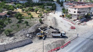 Erciyes Mahallesinde yol genişletme çalışmaları sürüyor