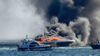 Erdek açıklarında lüks yat alev alev yandı