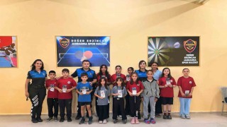 Erzincan emniyeti öğrencileri bilgilendirmeye devam ediyor