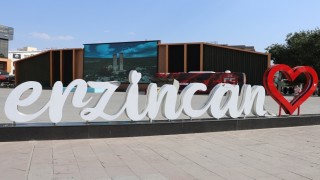 Erzincanda termometreler 39 dereceyi gördü; sokaklar boş kaldı