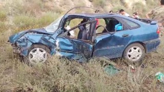 Erzurum-Artvin karayolunda iki araç kafa kafaya çarpıştı: 3 yaralı