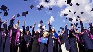 Erzurum Teknik Üniversitesi 2024-2025 akademik yılı mezuniyet töreni kurumsal bir coşku ile gerçekleştirildi