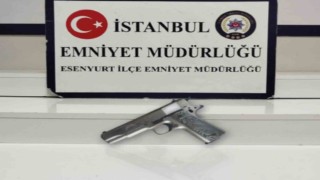 Esenyurtta ayağı alçılı bir şüpheli tartıştığı sürücüye ateş açtı: O anlar kamerada