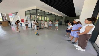 Esenyurtta çocuklar hem öğreniyor hem eğleniyor