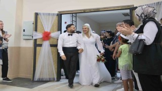 Esenyurtta Roman çiftlere düğün havasında toplu nikah töreni
