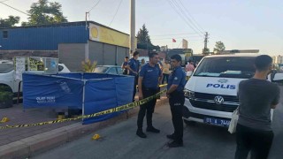 Eşinden boşanmasından sorumluğu tuttuğu kadını yaraladı ardından intihar etti