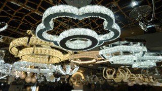 Eski avizeler teknolojiye yenildi: Yeni evlenen çiftler LED avizeleri tercih ediyor