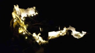 Eski Kahta Kalesi gece görüntüsüyle hayran bırakıyor