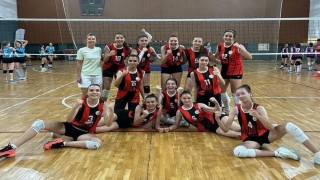 Eskişehir Kız Voleybol Takımı Türkiye yarı finallerinde