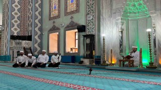 Eskişehirde vatandaşlar 15 Temmuz şehitleri için camide buluştu