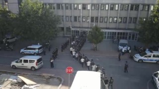 Eskort ilanı için lüks villaya çağrı merkezi kurup 11 milyon dolandıran 17 şüpheli tutuklandı