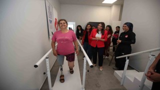 Esra Masatlı, Engelli Sosyal Girişimcilik Merkezinde tedavi olan vatandaşlarla bir araya geldi