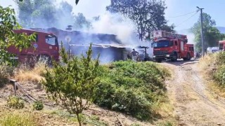 Ev alevler içinde kaldı, uyuyakalan ev sahibini çevredekiler kurtardı