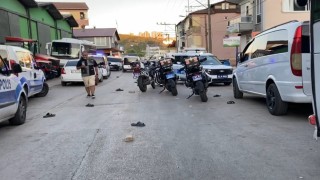 Ev baskınıyla başlayan kavgada sokak savaş alanına döndü