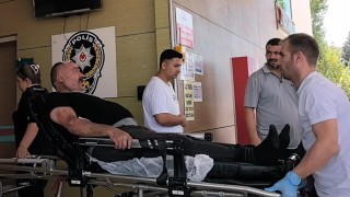 Fabrika çatısından düşüp ağır yaralandı