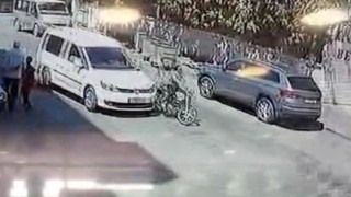 Feci motosiklet kazası güvenlik kamerasına yansıdı