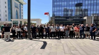Felece Teknoloji çalışanları, şirketin genel merkezi önünde eylem yapıyor
