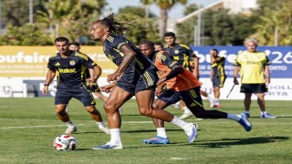 Fenerbahçe, hazırlıklarını çift idmanla sürdürdü