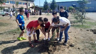 Fidanlar toprakla buluştu can suyu verildi