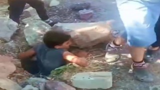 Foseptik çukuruna düşen minik kediyi çocuklar kurtardı