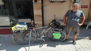 Fransız bisikletçi 3 bin 500 kilometre pedal çevirerek Karapınara ulaştı