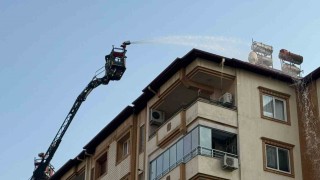 Gaziantepte 6 katlı binanın çatısında yangın