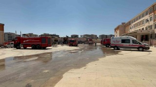 Gaziantepte meslek lisesindeki yangın söndürüldü