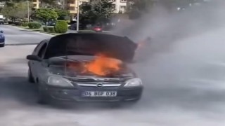 Gaziantepte seyir halindeki otomobil alev aldı