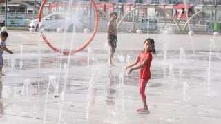 Gaziantepte sıcaktan bunalan vatandaşlar Şahinbey parklarında serinliyor