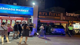 Gazla freni karıştıran sürücü aracıyla pastaneye daldı